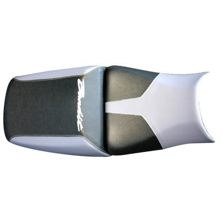 housse de selle bagster SUZUKI 650 BANDIT 2006-2008 ACIER/NOIR/LETTRES BLANCHES