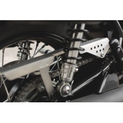 Protection chaine SW MOTECH TRIUMPH SPEED TWIN / THRUXTON / BONNEVILLE T100 / STREET CUP / STREET TWIN / STRREET SCRAMBLER