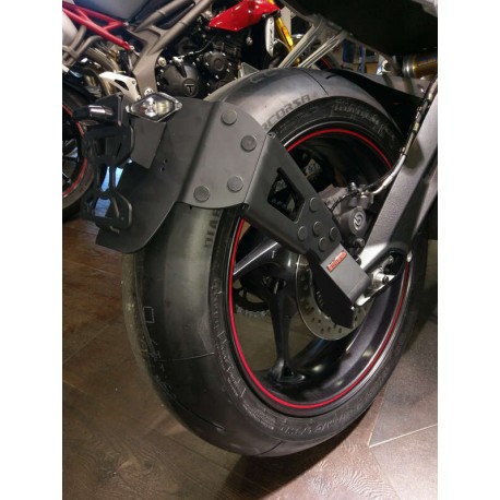 Support de plaque déporté ras de roue ACCES DESIGN pour votre moto TRIUMPH 675 STREET TRIPLE / DAYTONA 765 STREET TRIPLE